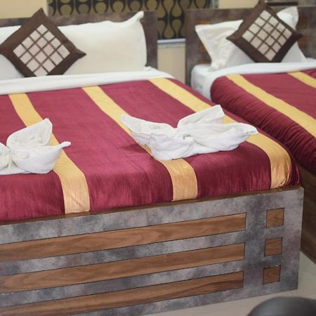 Gauripur Recline Hotel And Restaurant מראה חיצוני תמונה